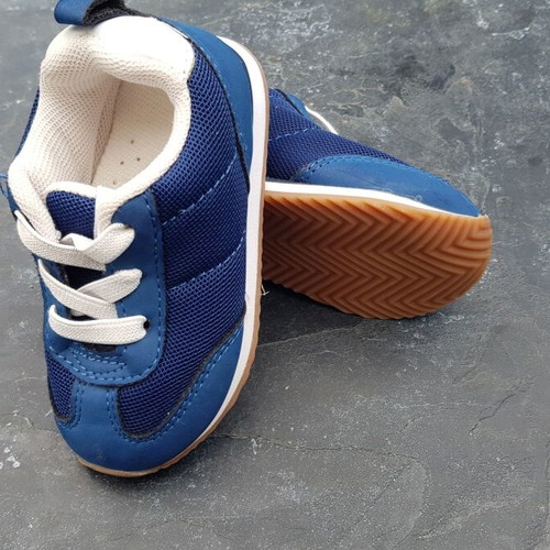Children's shoes size 20-21 blue used with surface scuff