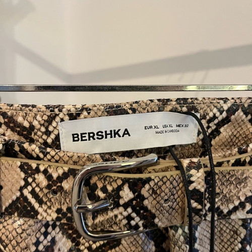 Snake print shorts new with tags Bershka brown XL