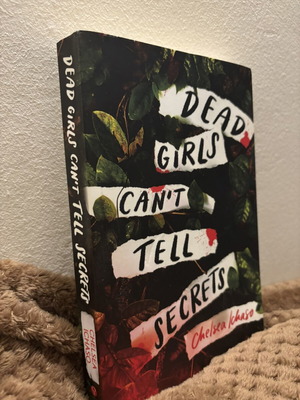 Dead Girls Can't Tell Secrets book like new, English