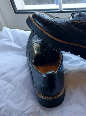 Diamantique women's black Oxford shoes used