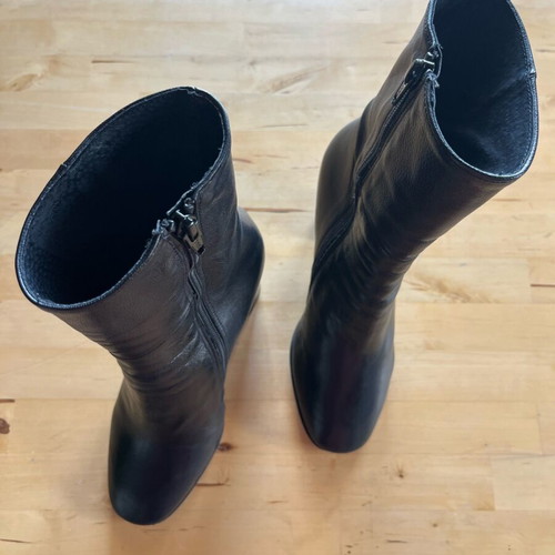 Leather ankle boots used No36 with heel Italian