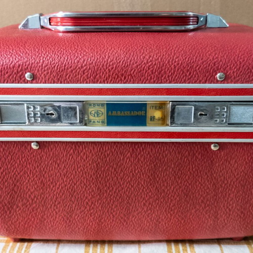 Vintage 60s-70s Ambassador women's toiletry case used red