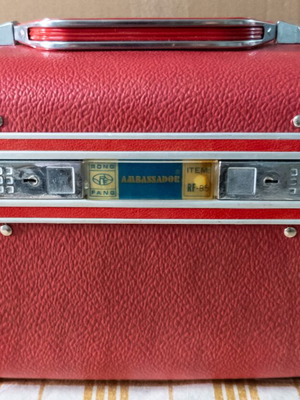 Vintage 60s-70s Ambassador women's toiletry case used red