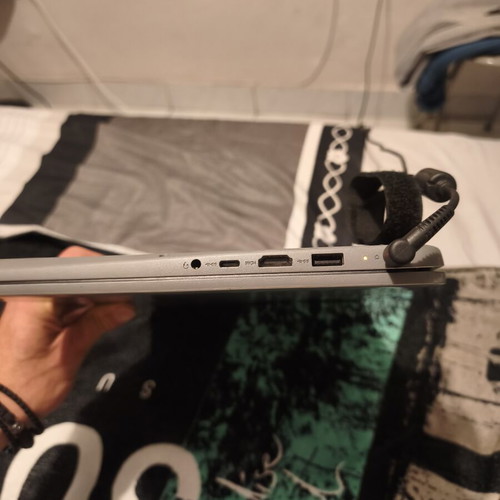 Lenovo laptop like new, AMD Ryzen, 16GB RAM, 500GB SSD, 15-inch