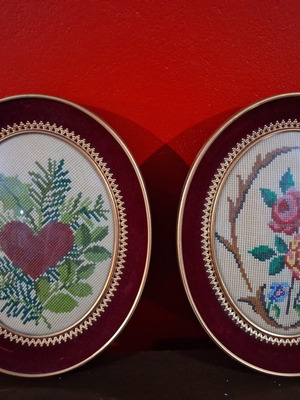Vintage embroidered oval frames set of 2, 1970s, like new