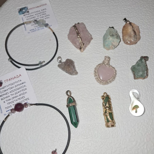 Pendant and bracelets with semiprecious stones