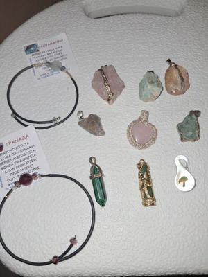 Pendant and bracelets with semiprecious stones