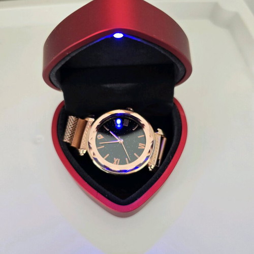 Wristwatch new, unworn, gold color, women's