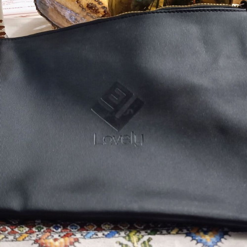 Lovely black hand bag like new with case