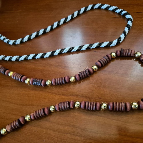 Necklaces used, set of 2 pieces