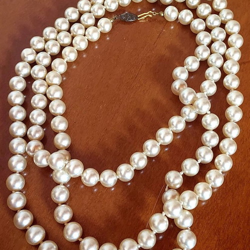 Vintage pearl necklace with fishhook clasp, like new