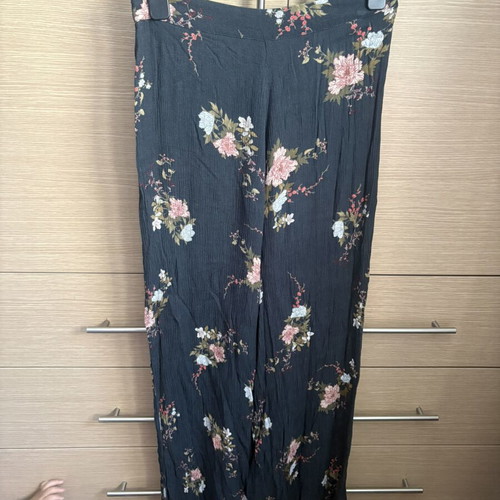 Pull & Bear pants like new, size medium, colorful, lightweight fabric