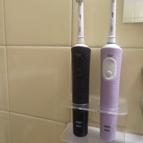 Oral B electric toothbrushes like new with three functions and three new heads