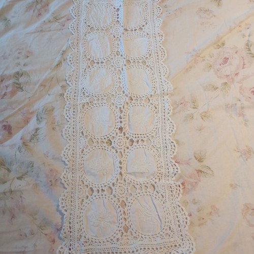 Handmade table runner like new