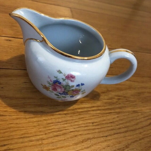 Villeroy & Boch small sauce boat used, porcelain with gold details