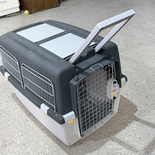 Dog crate new, suitable for pets up to 20kg