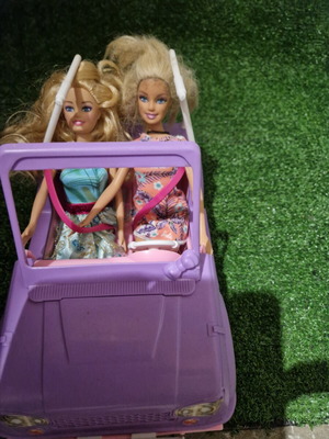 Barbie Jeep όχημα μεταχειρισμένο με δύο Barbie από Mattel