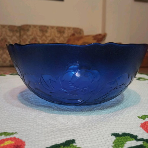 Blue glass salad bowl like new with embossed flowers