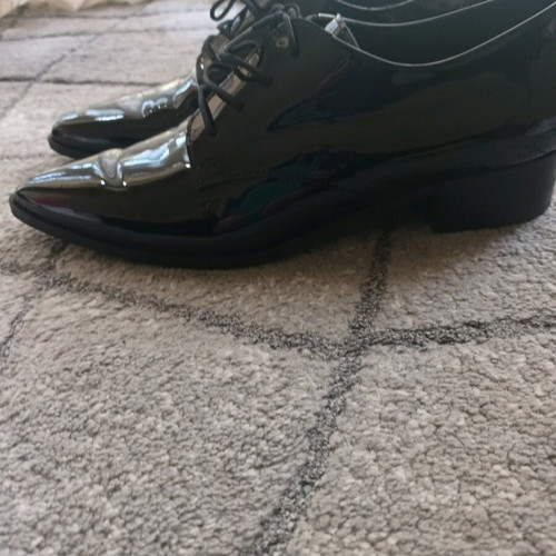 Wall Street patent leather shoes size 39 like new, black