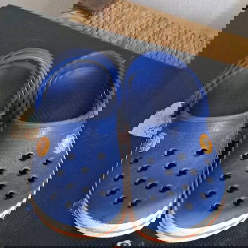 Crocs μεταχειρισμένα, νούμερο 25/26, πολύχρωμα σε πολύ καλή κατάσταση