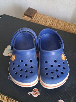 Crocs μεταχειρισμένα, νούμερο 25/26, πολύχρωμα σε πολύ καλή κατάσταση