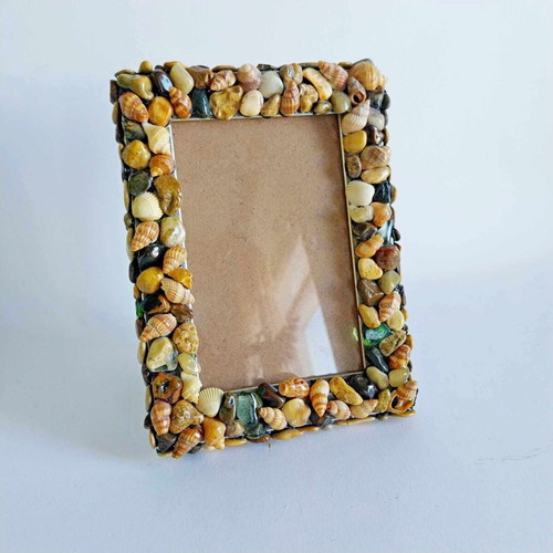 Photo frame like new, hand decorated with sea shells and stones