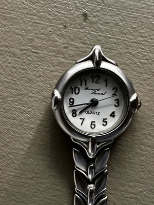 Bernard Lacomb Quartz women's wristwatch used with broken bracelet