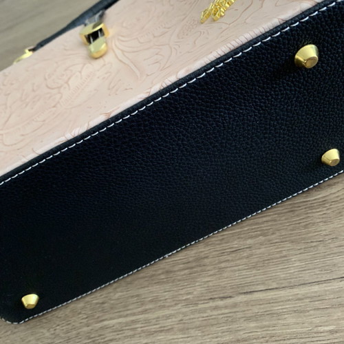 Elizabeth George handbag like new, powder pink