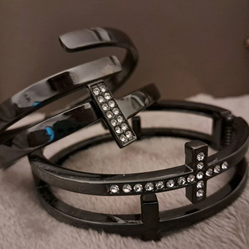 Bracelet cuffs like new, black and silver