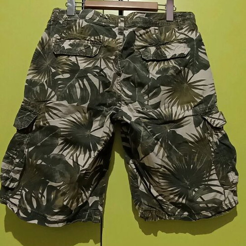 Zara Man bermuda like new, green, size European 40