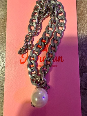 Steel necklace like new, silver color