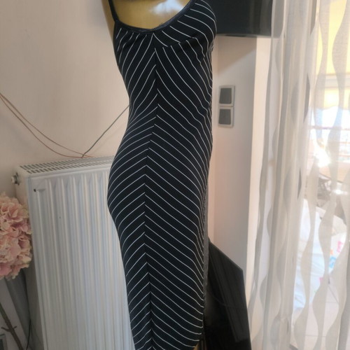 Fitted striped dress with open back, like new, black and white