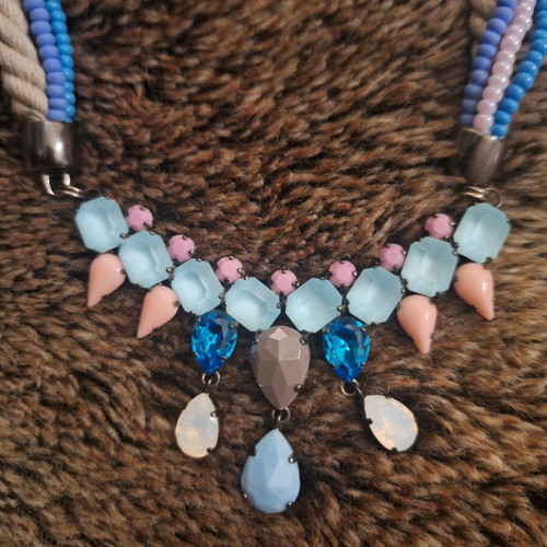 Handmade 210KD necklace new, beige and blue