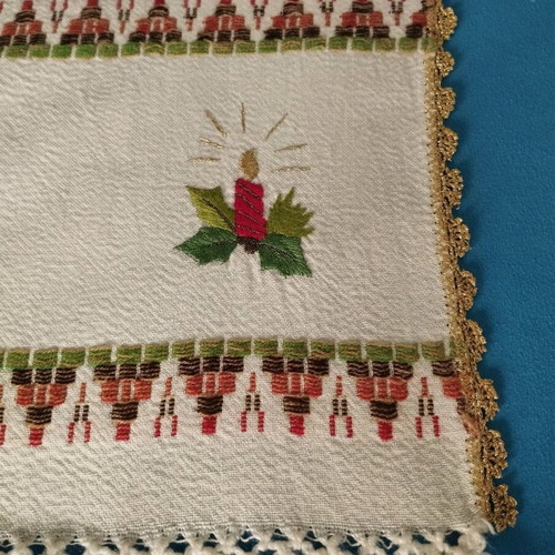 Handmade Set of 2 Pieces Runner and Semen with Gold Thread Vintage 1960 like new
