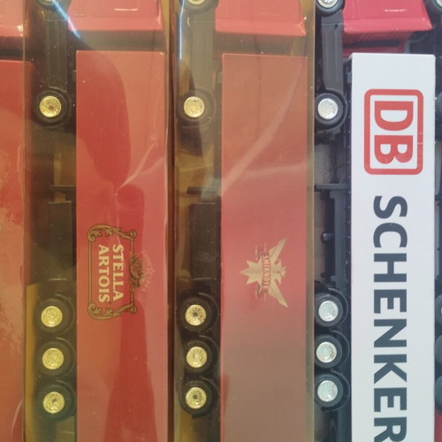 HO Scale Trucks like new, single piece