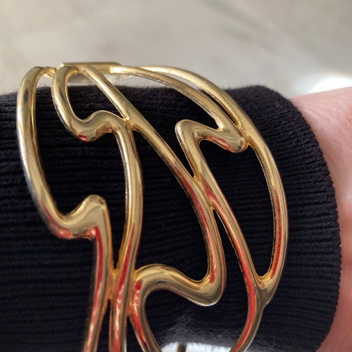 Bracelet cuff new in soft gold color