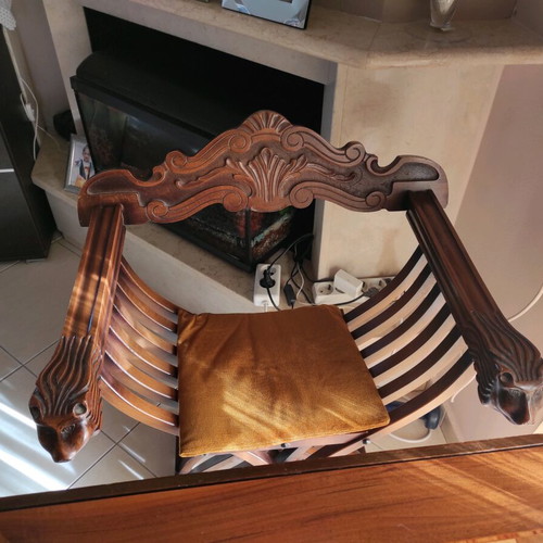 Chess furniture like new with 2 chairs and backgammon Italian