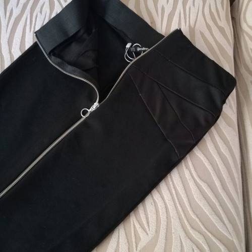 Stradivarius black tight skirt like new with zipper