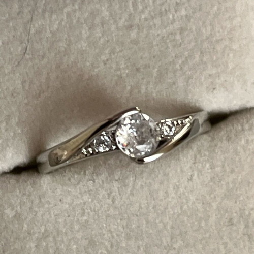 Silver 925 ring new, size 6, silver color