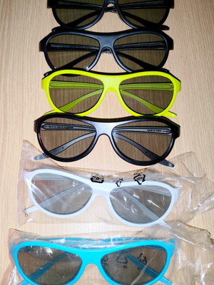 LG Cinema 3D Glasses pack of 8 like new with Clip-On for vision