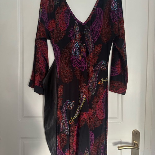 Dress with bold paisley used, elastic fabric, size L, black