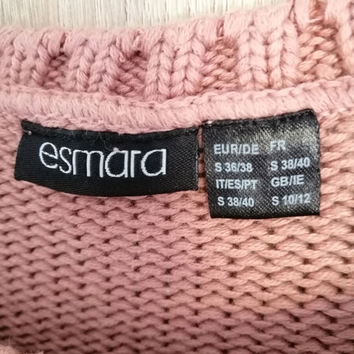 Pullover size S like new, knit style