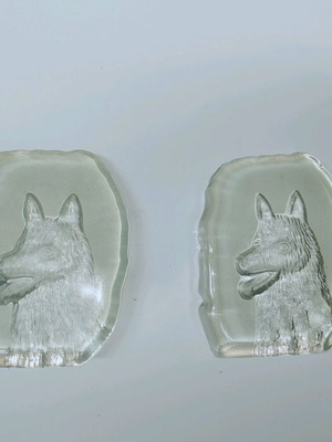 Dog figure on glass like new, set of 2 pieces