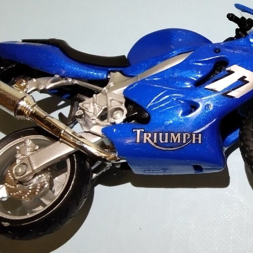 Triumph TT600 and Bonneville Bobber 1:18 scale models like new