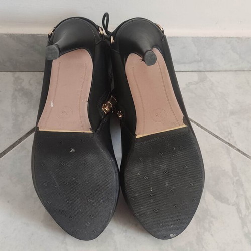 Black ankle boots size 38 used No Name Shoes