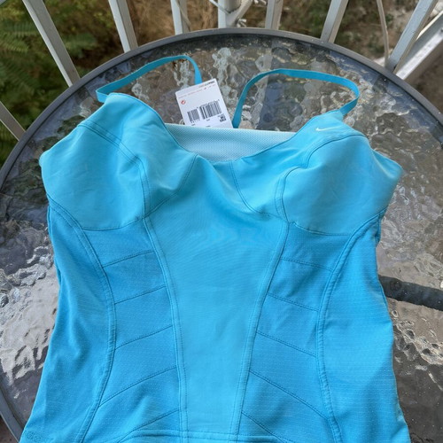 Nike top new, fits size M, blue