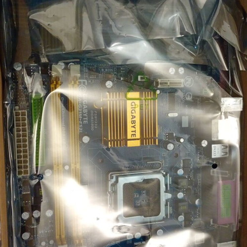 Gigabyte GA-G31M-ES2L motherboard like new with DDR3 Kingston memory