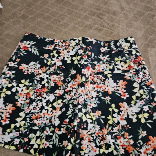 Zara shorts like new with floral pattern dark blue size M