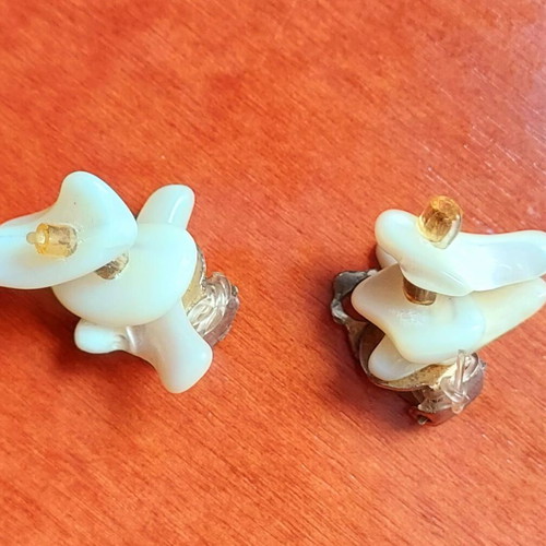 Vintage white shell necklace like new