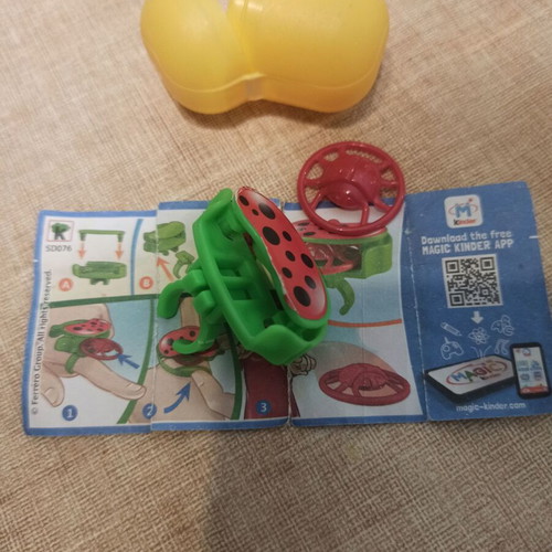 Kinder toy ring that throws ladybug disc like new